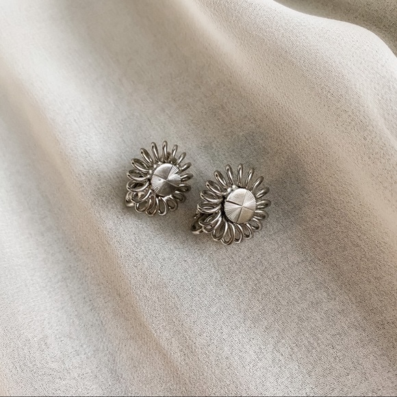 Vintage Jewelry - VTG Silver Round Spiral Twisted Clip Earrings